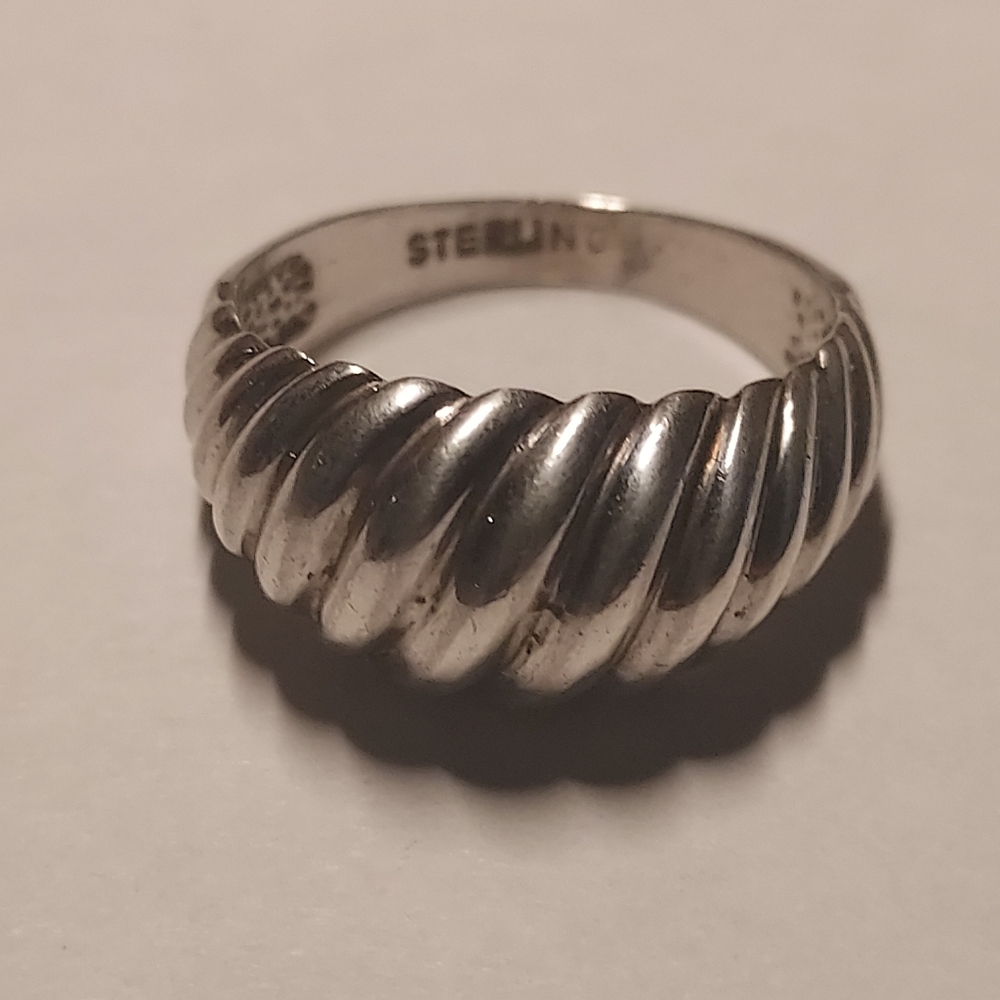 Elegant Vintage Sterling Silver Women's Ring